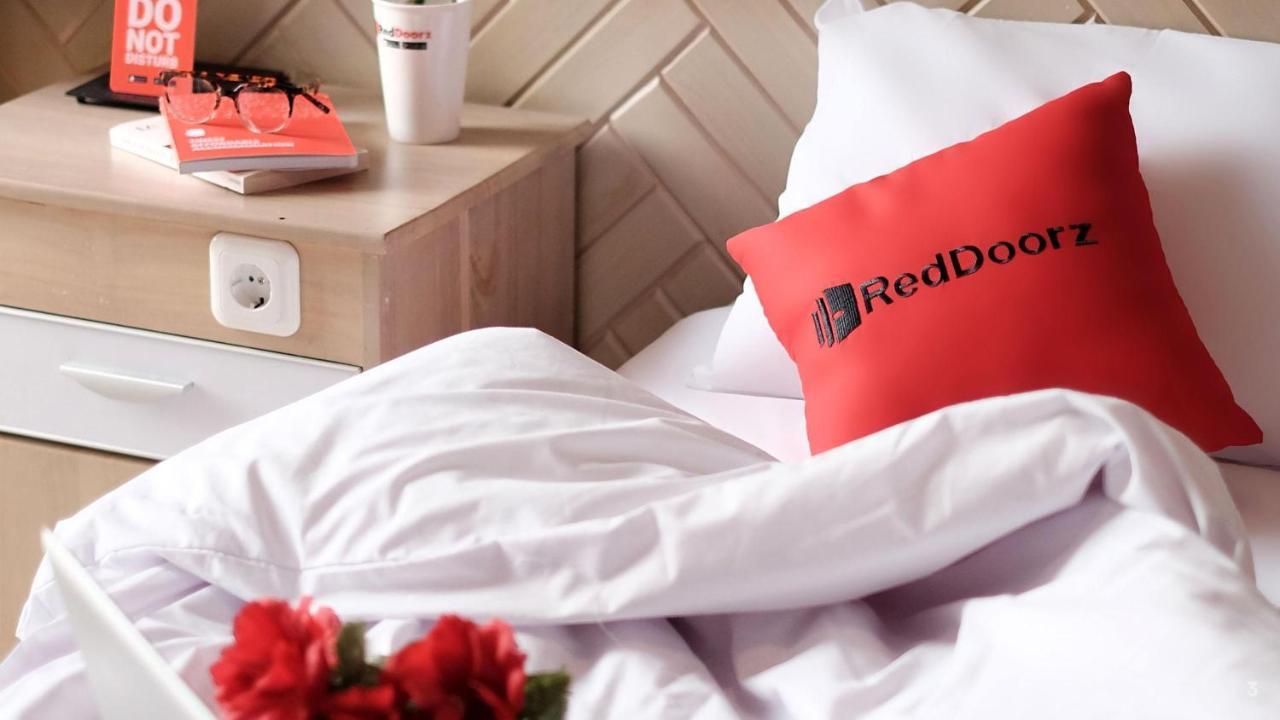 Reddoorz Tuan Viet Hotel Dinh Tien Hoang 胡志明市 外观 照片